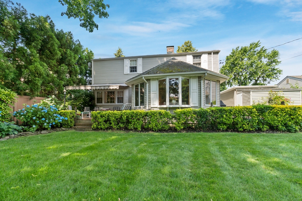 Does landscaping increase home value